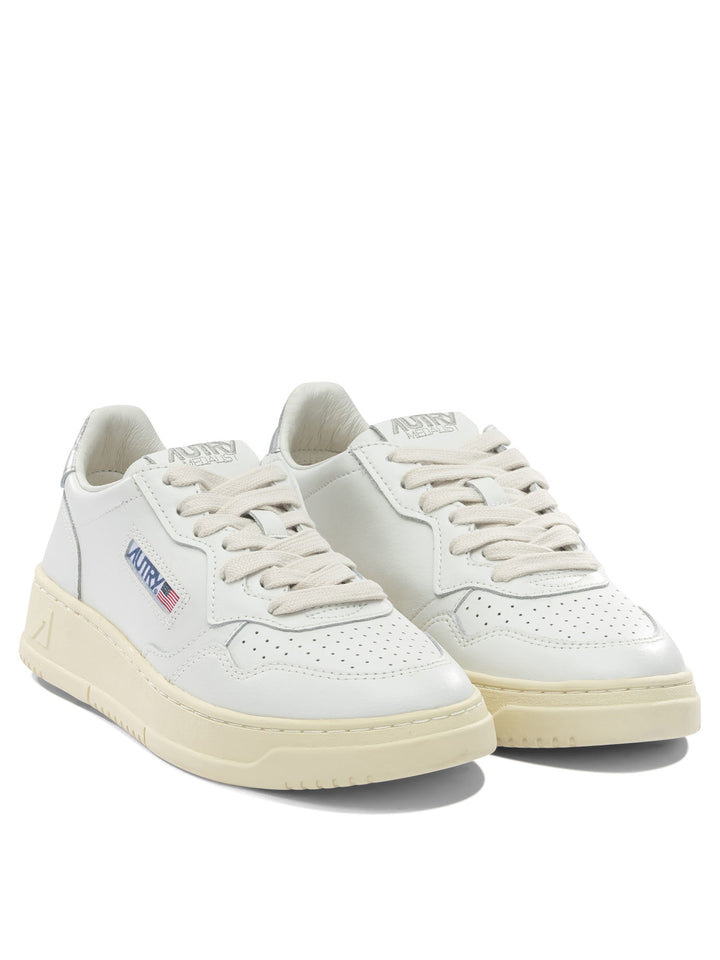 Autry Medalist Low Sneakers & Slip-On - White | 7b991803f76f125e85fa38bb8f5e3772091662f6