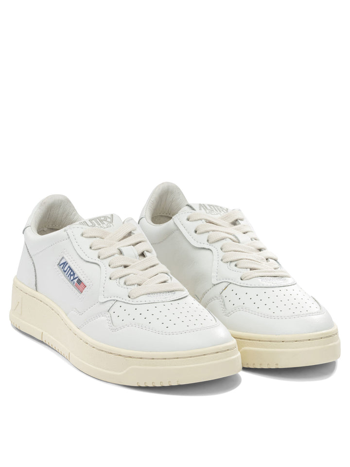 Autry Medalist Low Sneakers & Slip-On - White | c9cfb670e215b1b4d8b2de008549d434e4c2828f