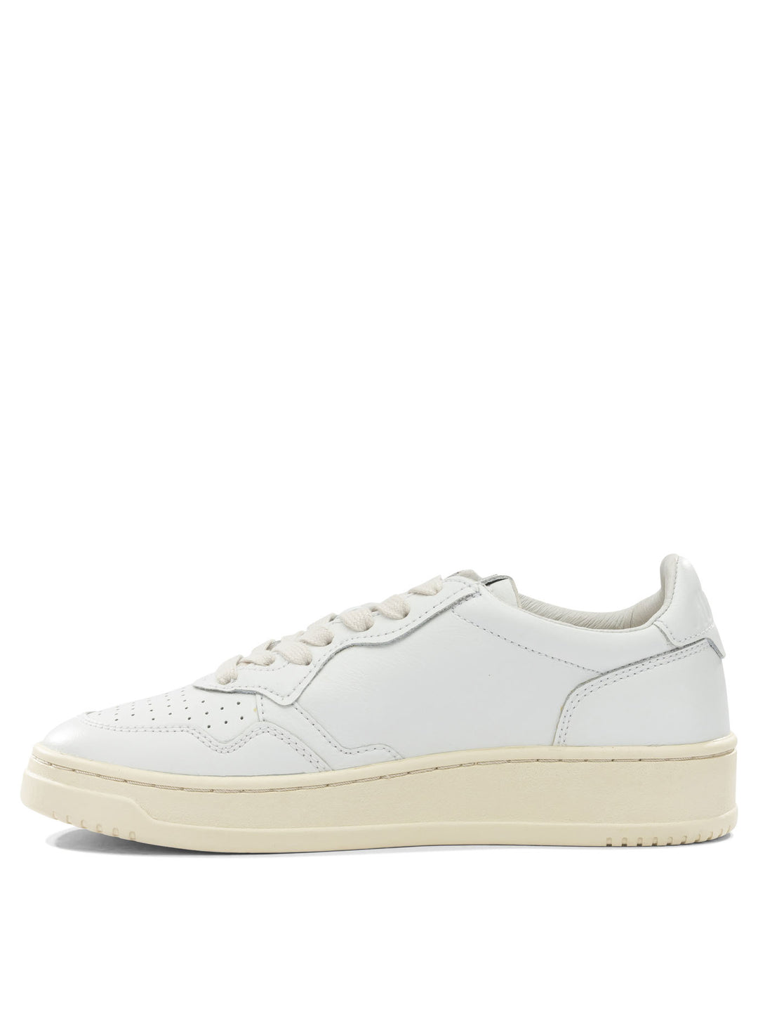 Autry Medalist Low Sneakers & Slip-On - White | d106a75ed27147f995e11aa019d052e5092da406