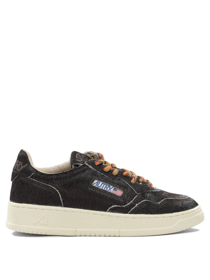 Autry Medalist Low Sneakers & Slip-On - Black | 8208656eba6c2b241e0f5de7a9b222f6badff270