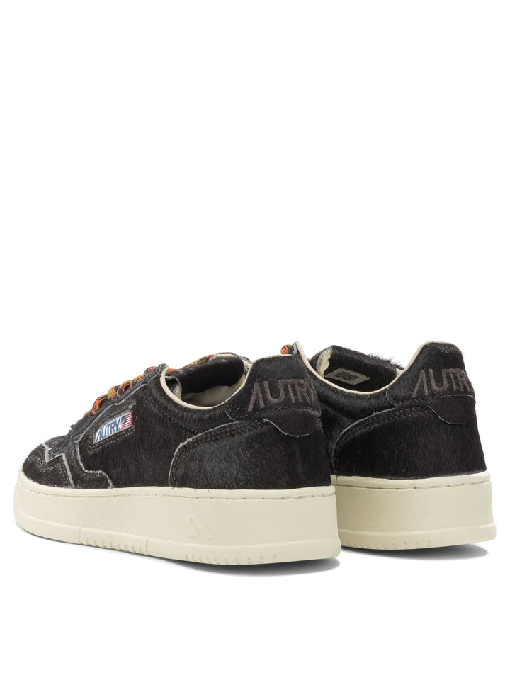 Autry Medalist Low Sneakers & Slip-On - Black | d2287a12fcdb451d6567a1f5b91be7089c9f7b89