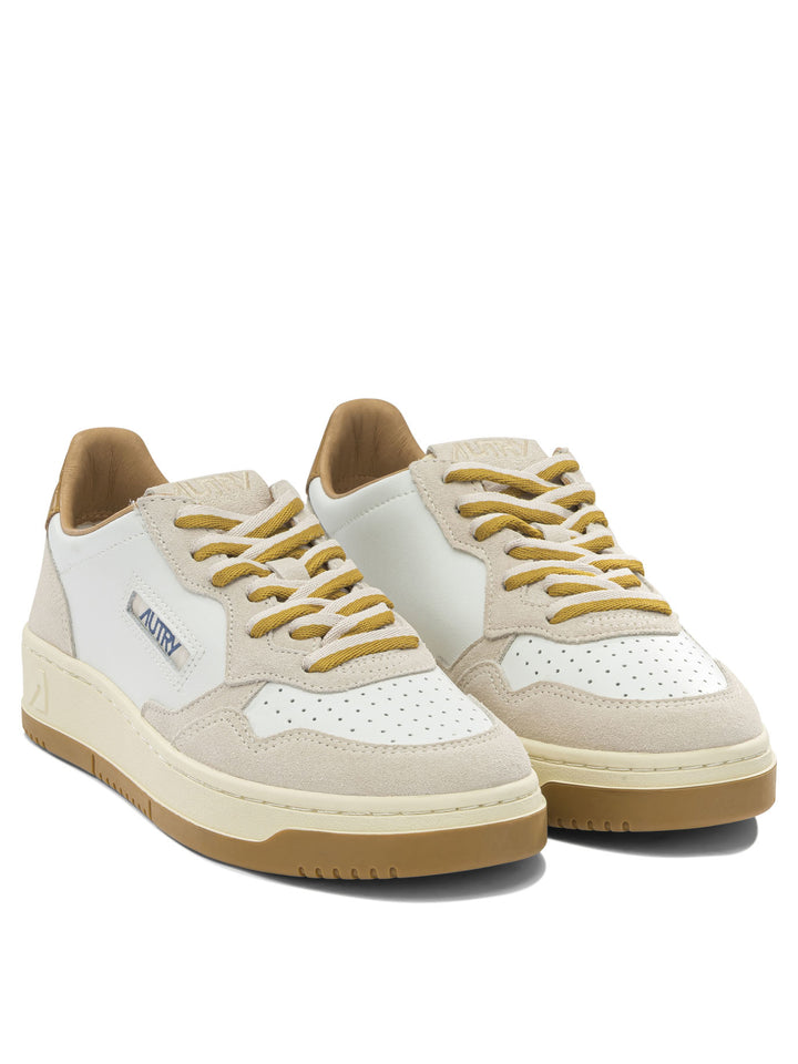 Autry Medalist Low Sneakers & Slip-On - Beige | 8dadd6e10174cc2fce14021ef1afcf17c367d75b