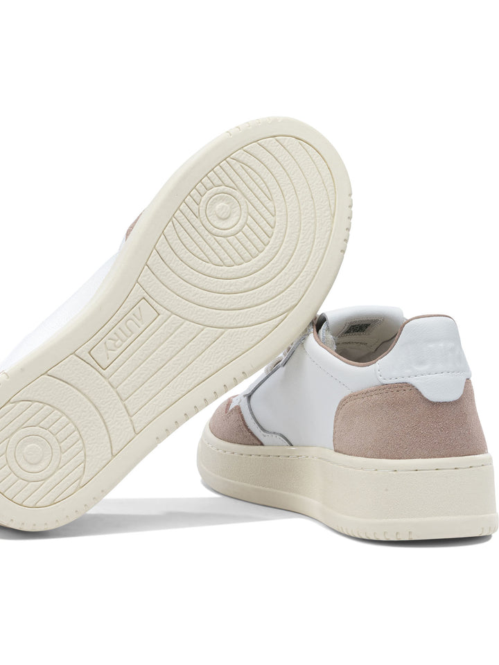 Autry Medalist Low Sneakers & Slip-On - White | 311b9c79fc2fd81c6311ed1c21bc1639f56de862