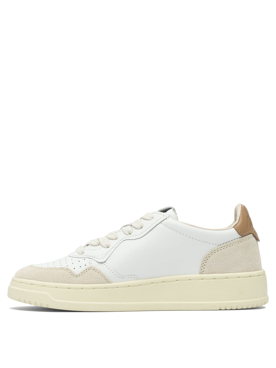 Autry Medalist Low Sneakers & Slip-On - White | 3d784219ea326f10d4e2622f3a10082895c8e040
