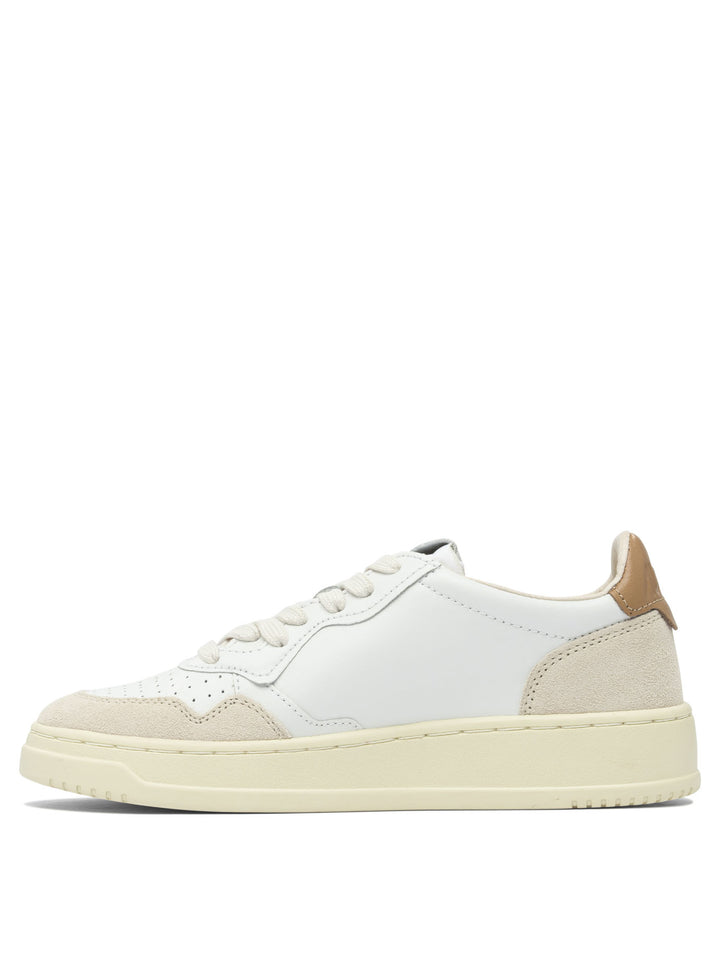 Autry Medalist Low Sneakers & Slip-On - White | 3d784219ea326f10d4e2622f3a10082895c8e040