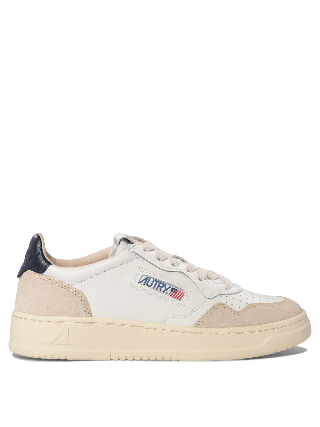 Autry Medalist Low Sneakers & Slip-On - White | f8c97e66d1959921af24c4ab3a73d58127db1faf