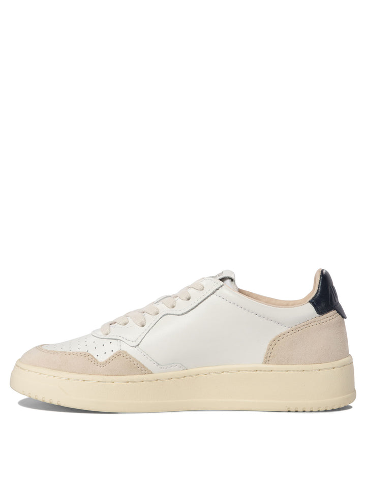 Autry Medalist Low Sneakers & Slip-On - White | fca68444b161dd4cf915a0072638fb1b095d5c4c
