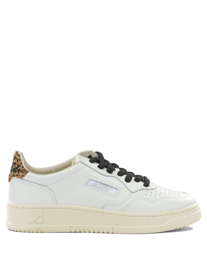 Autry Medalist Low Sneakers & Slip-On - White | 7d5288cd42ab1950388183169336253eb851fcb9