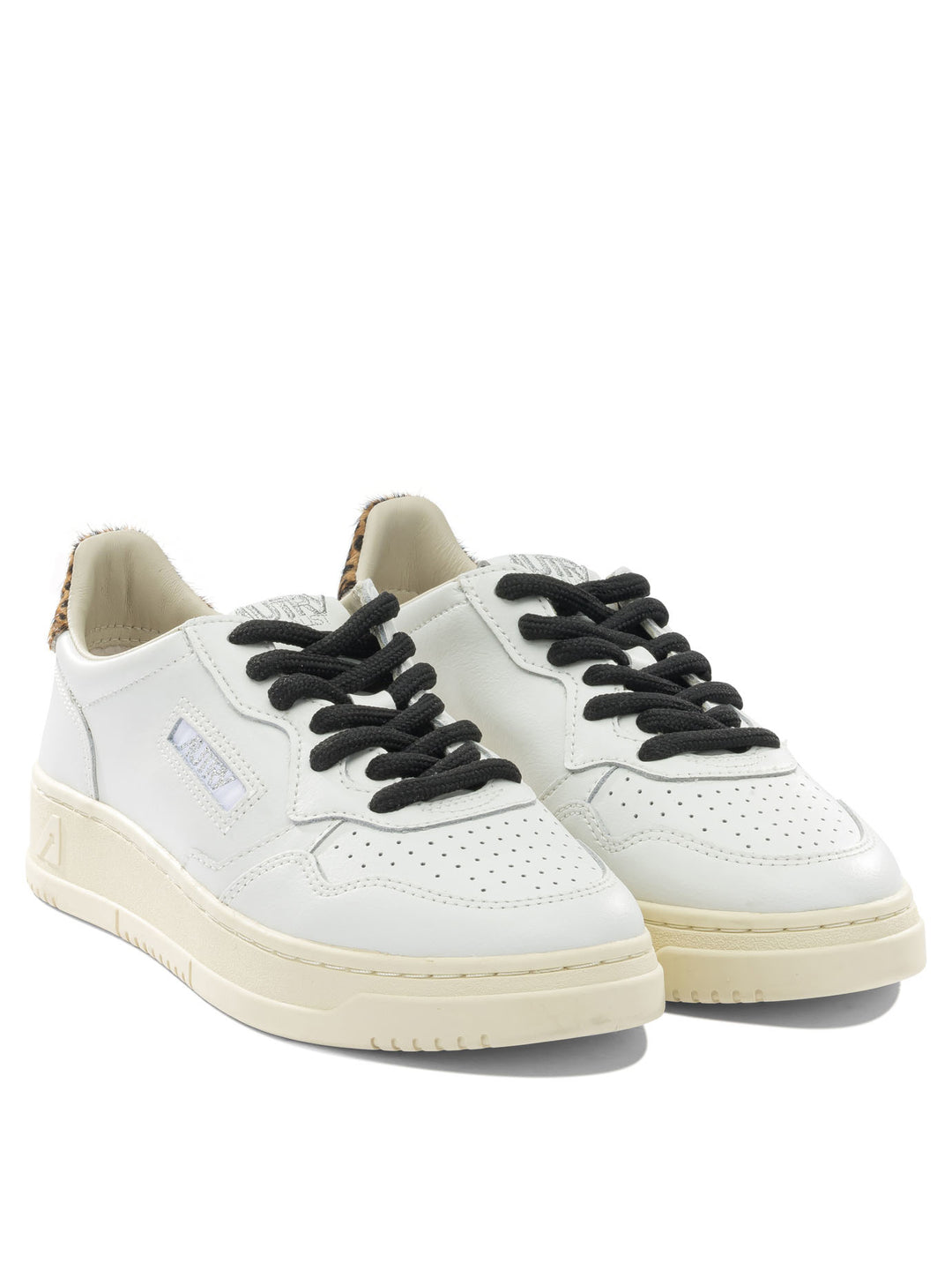 Autry Medalist Low Sneakers & Slip-On - White | 3648772abd6eace6c1c9c8b678d9a793d3be9651