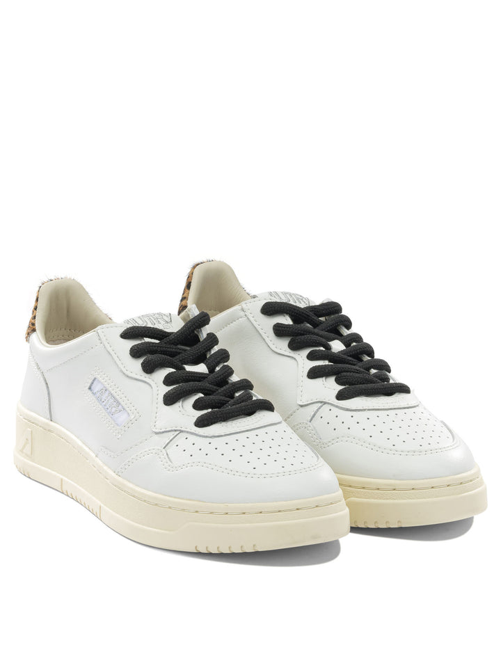 Autry Medalist Low Sneakers & Slip-On - White | 3648772abd6eace6c1c9c8b678d9a793d3be9651