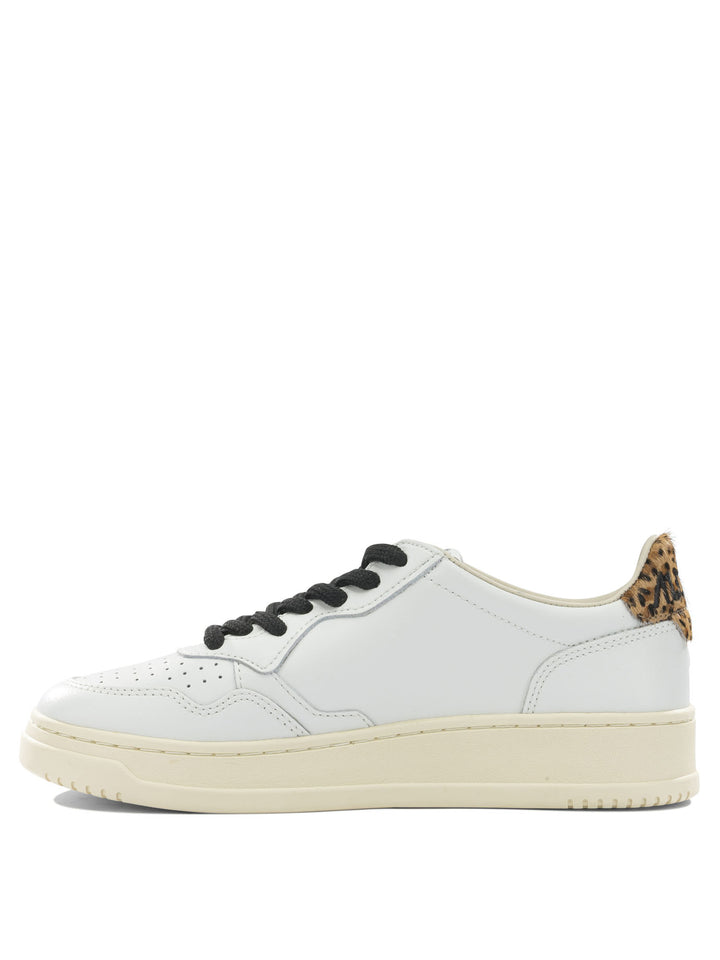 Autry Medalist Low Sneakers & Slip-On - White | f4c5cee91e9c2fe5b97cd5efc2eb283fc23a531c