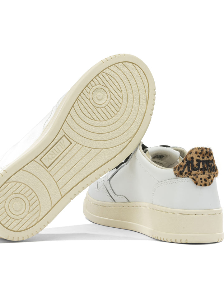 Autry Medalist Low Sneakers & Slip-On - White | 2a0a226cb0e4554ec7142c739698d94c739f52ca