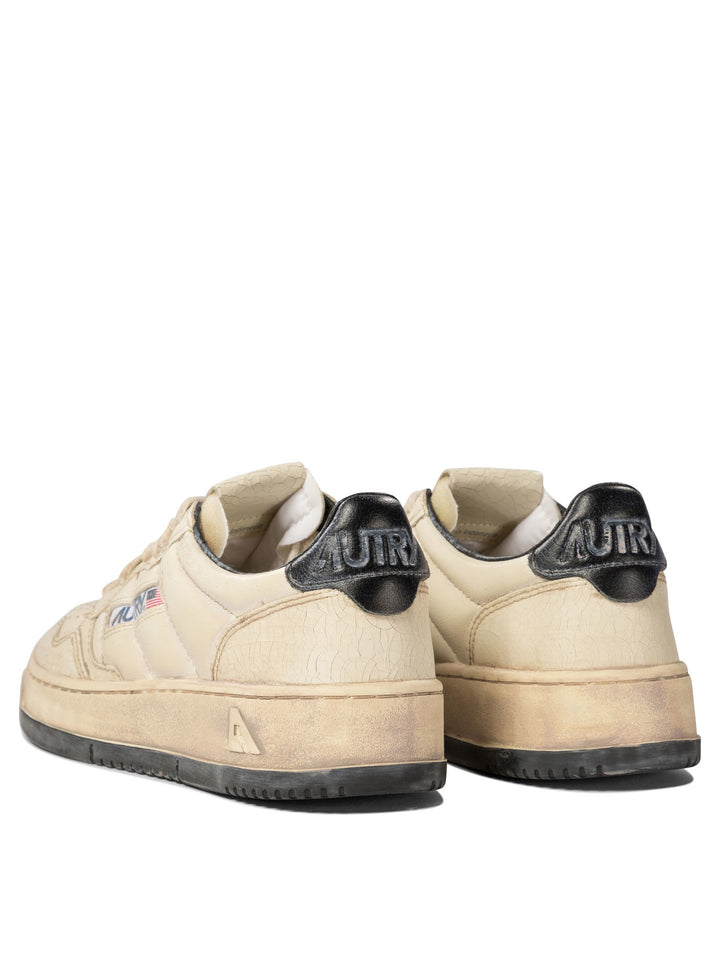 Autry Medalist Low Sneakers & Slip-On - Beige | 948ce2e8be13a9b3c20075892b2f55f275d70efd
