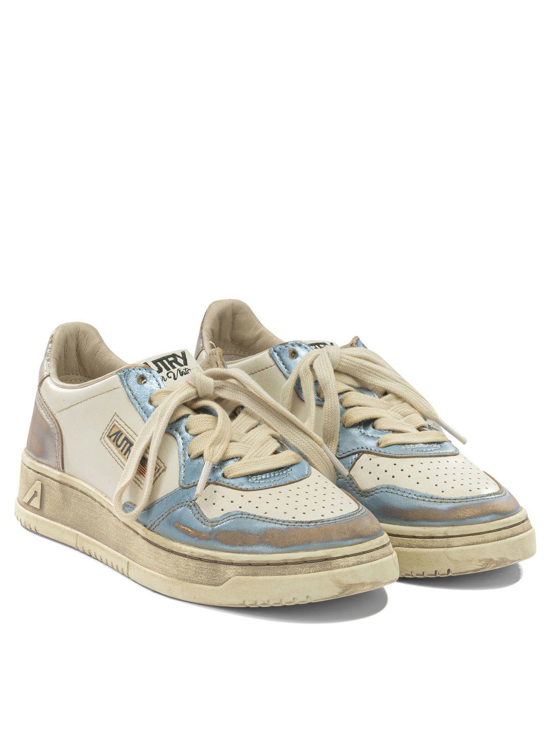 Autry Medalist Low Super Vintage Sneakers & Slip-On - Light blue | dd6c194c358562283fb5459467a3fa8814e9a1de