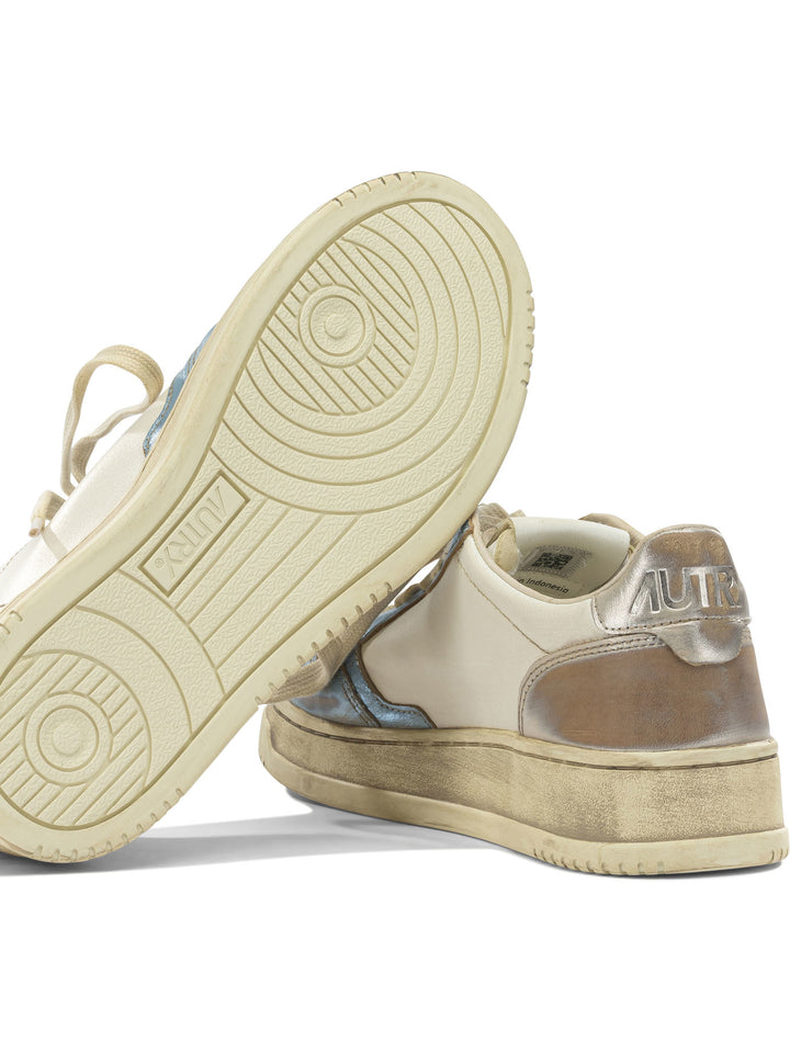 Autry Medalist Low Super Vintage Sneakers & Slip-On - Light blue | 5234f5c914b68b69e7a24ea4ca907e6a55600ecb