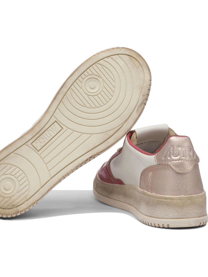 Autry Medalist Low Super Vintage Sneakers & Slip-On - Red | 3e1a54abc8f455b5f9abd41104206c98372b0874