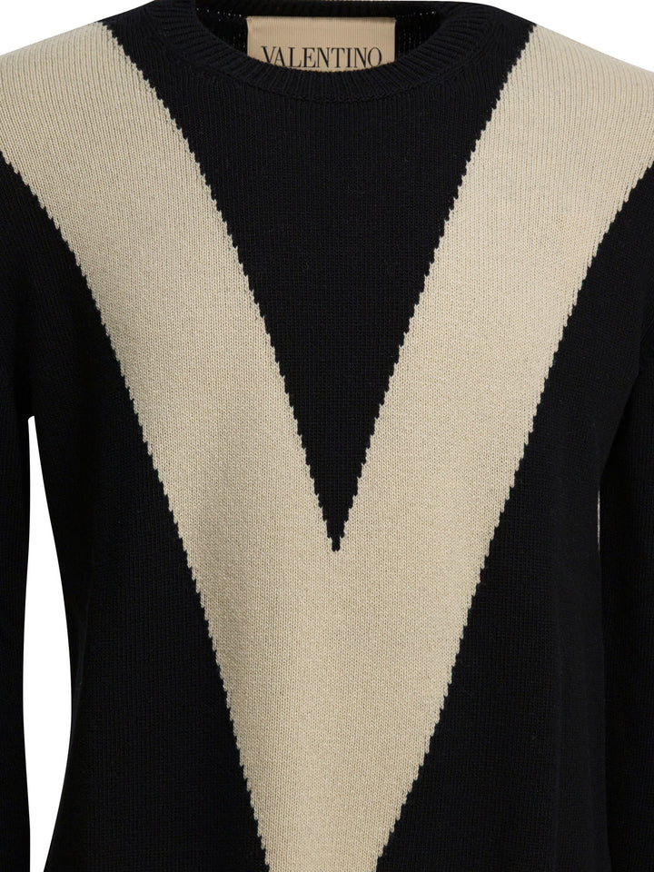 Valentino Wool Sweater With Inlaid V Knitwear - Black | 2ae4a8cd8ac81b29e79f95ce9eb53f116b9e6521