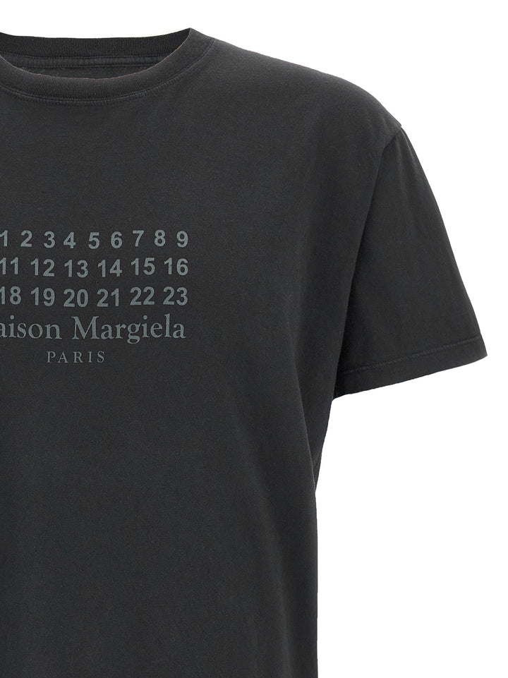 Maison Margiela Numeric Signature Mm6 T-shirt - Black | 5f0f4e627f4d6340a38f765ea6583969cc61ee13