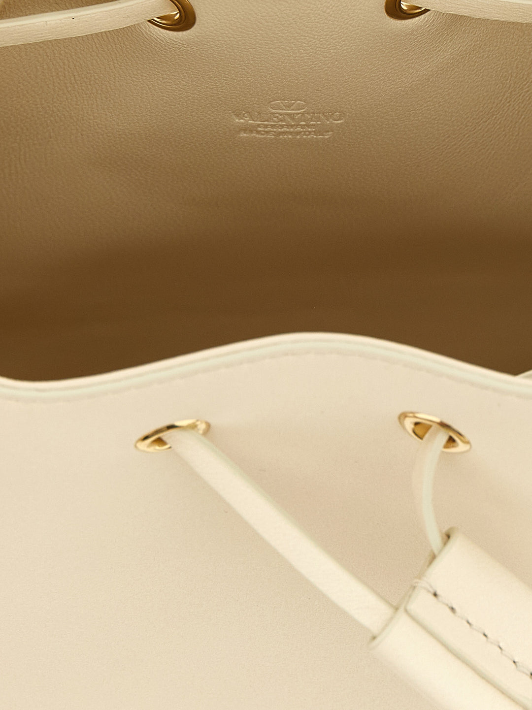 Valentino Garavani Valentino Garavani Vlogo Signature Sechiello Bag Crossbody Bags - White | f1a87390f5cef502cfe7aef3d3ab56ea89c607e3