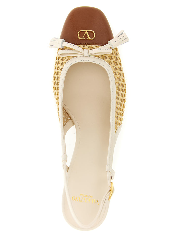 Valentino Garavani Valet Du Roi Pumps - Beige | 54a2ae2c2244db732254d2bd36a539336b166dd0