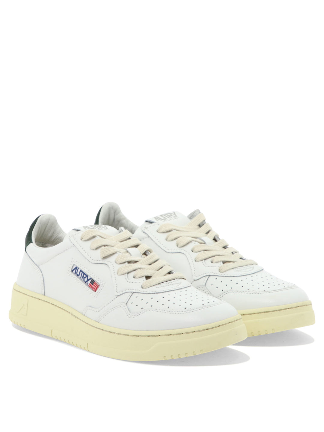 Autry Medalist Low Sneakers & Slip-On - White | 604e1bc9b70b03267b39651cea773c7d2b35d99c