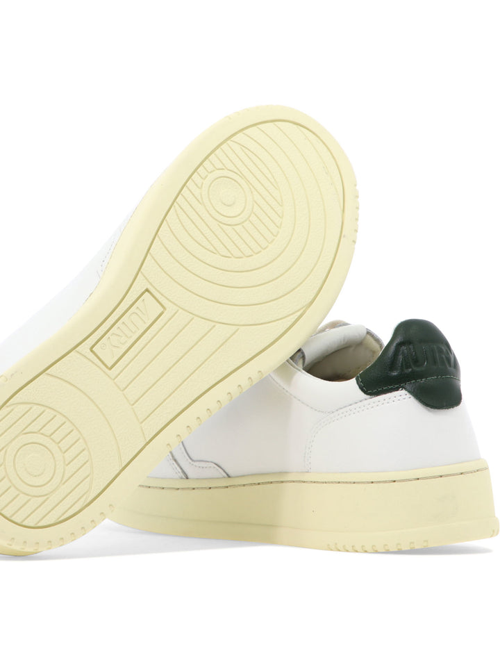 Autry Medalist Low Sneakers & Slip-On - White | 1ddc6cd336cd5e6c990e7f0e120f609b2f733aab
