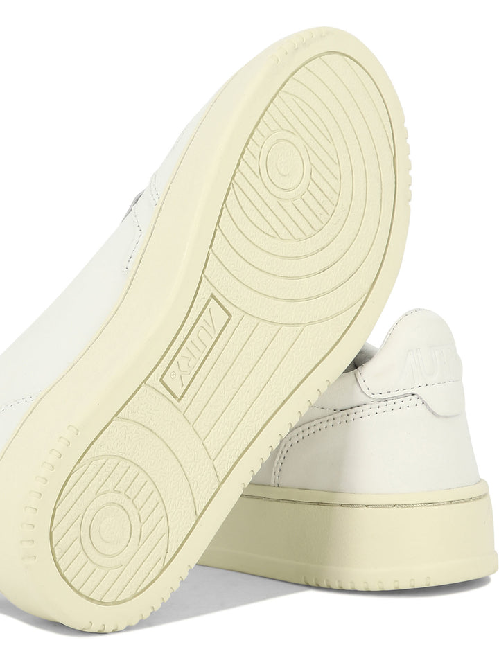 Autry Medalist Low Sneakers & Slip-On - White | 363d5329385923f1586b2dead92df8b67ee5033c