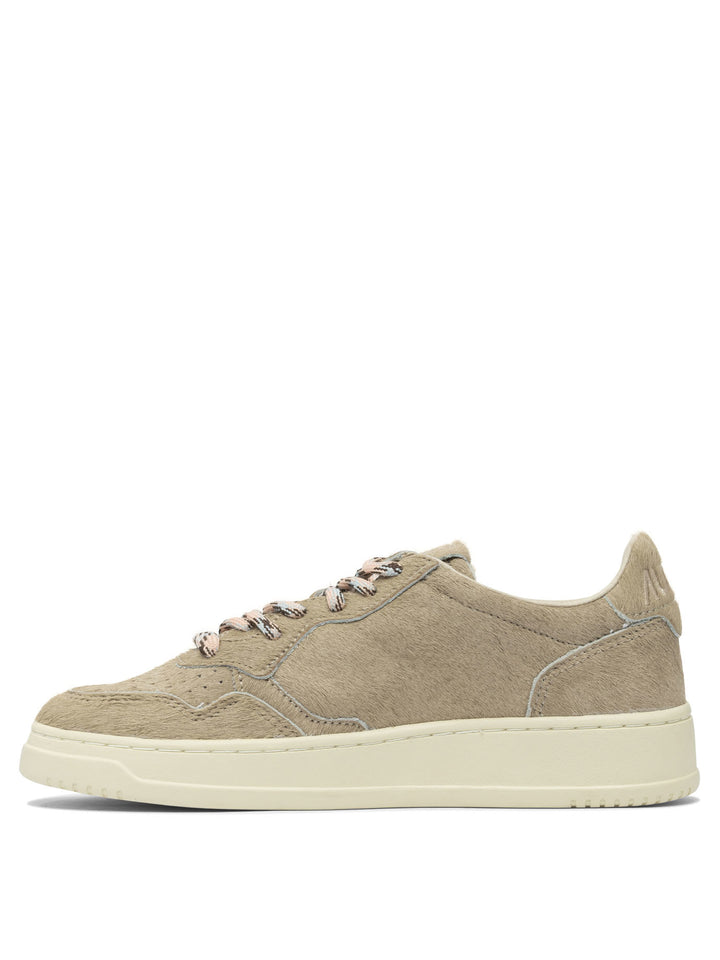 Autry Medalist Low Sneakers & Slip-On - Beige | cbccd11e85fe4864976ef426c114e38316d85d1c
