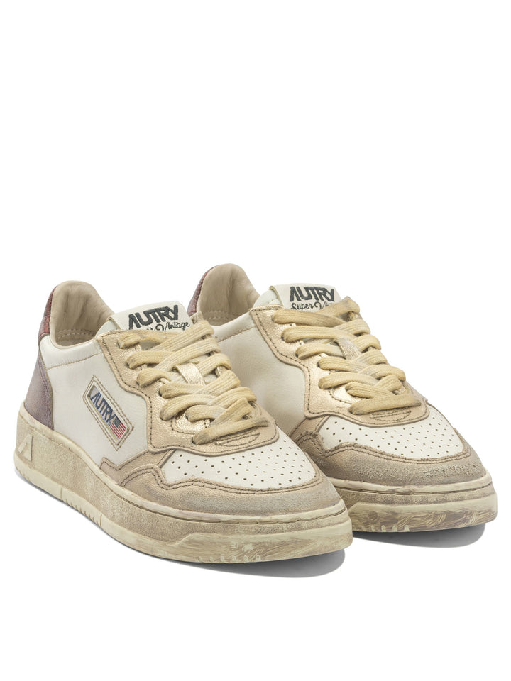 Autry Medalist Low Super Vintage Sneakers & Slip-On - White | 80b31de18d544fea1f00f6b52466443c90ae89d7