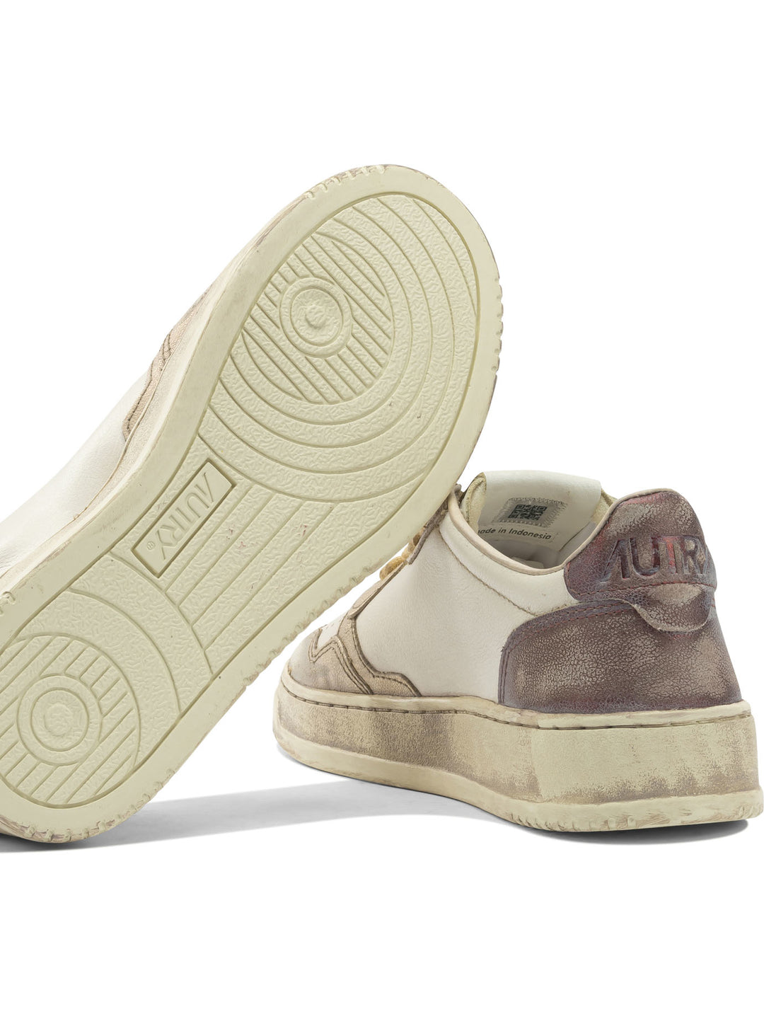 Autry Medalist Low Super Vintage Sneakers & Slip-On - White | 5911d05487c0953144b5a6fdb9b282350cfb9c15