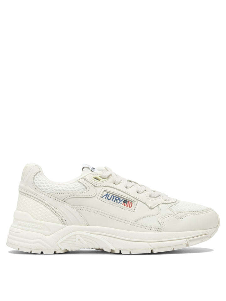Autry Hyperway Low Wom Goat/Mesh Wiwht/Wiwht Sneakers & Slip-On - White | 93f119beeefb13327bdbb1ecdac3c12bda7e3659