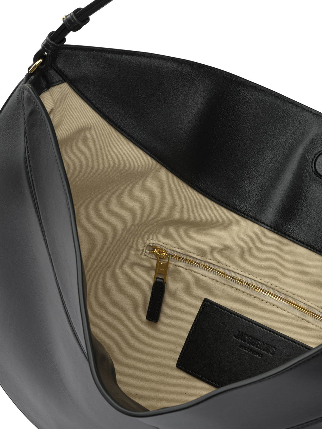 Jacquemus Le Ovalo Shoulder Bags - Black | b12ada4a4d999edeada72cf660e4ad42f0c964f5