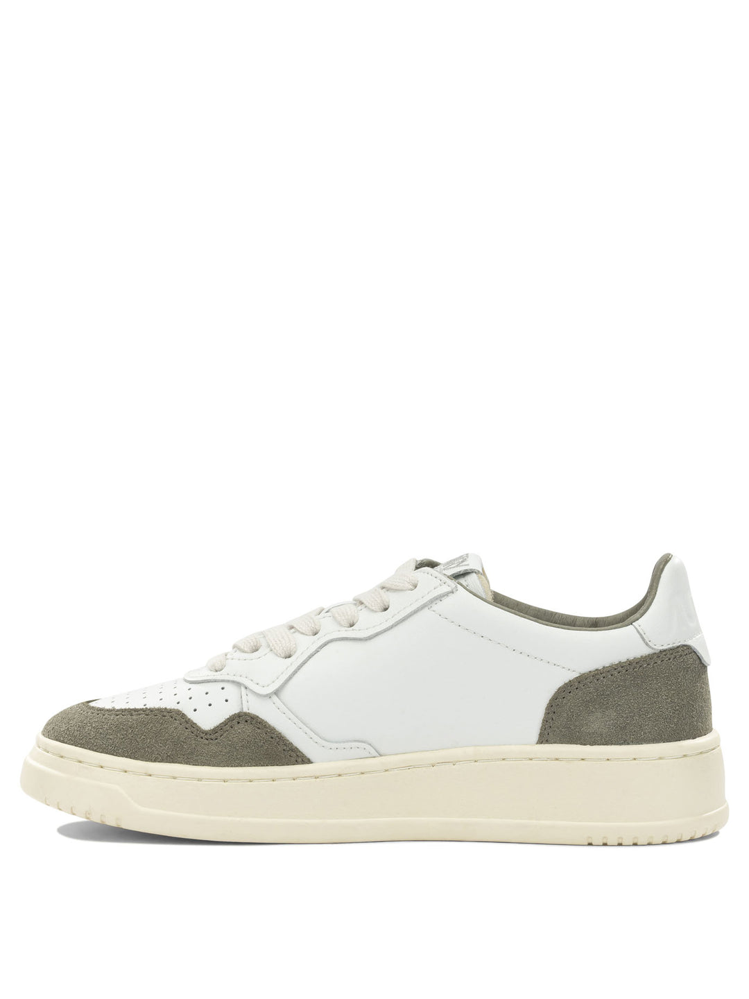 Autry Medalist Low Sneakers & Slip-On - White | 801afb13fa27d4e30cd82436756dee53dc727c69