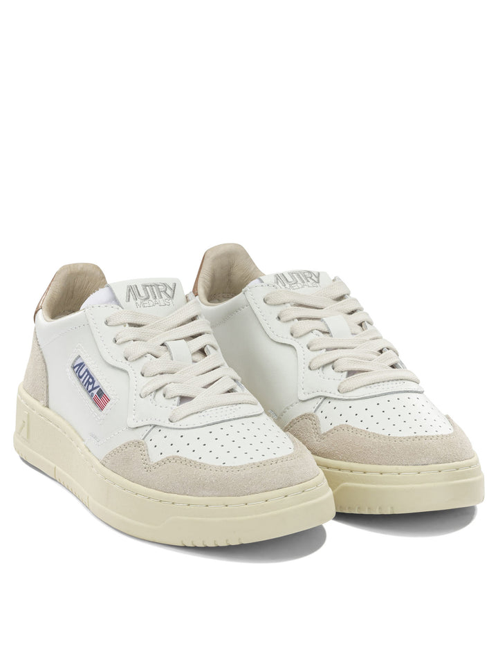 Autry Medalist Low Sneakers & Slip-On - White | fcefe2bf270122b385075db3a07cb915aebd5c31