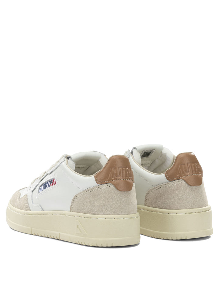 Autry Medalist Low Sneakers & Slip-On - White | 2f6e834d95268767ef8a7ce32fd03bb85b45577c