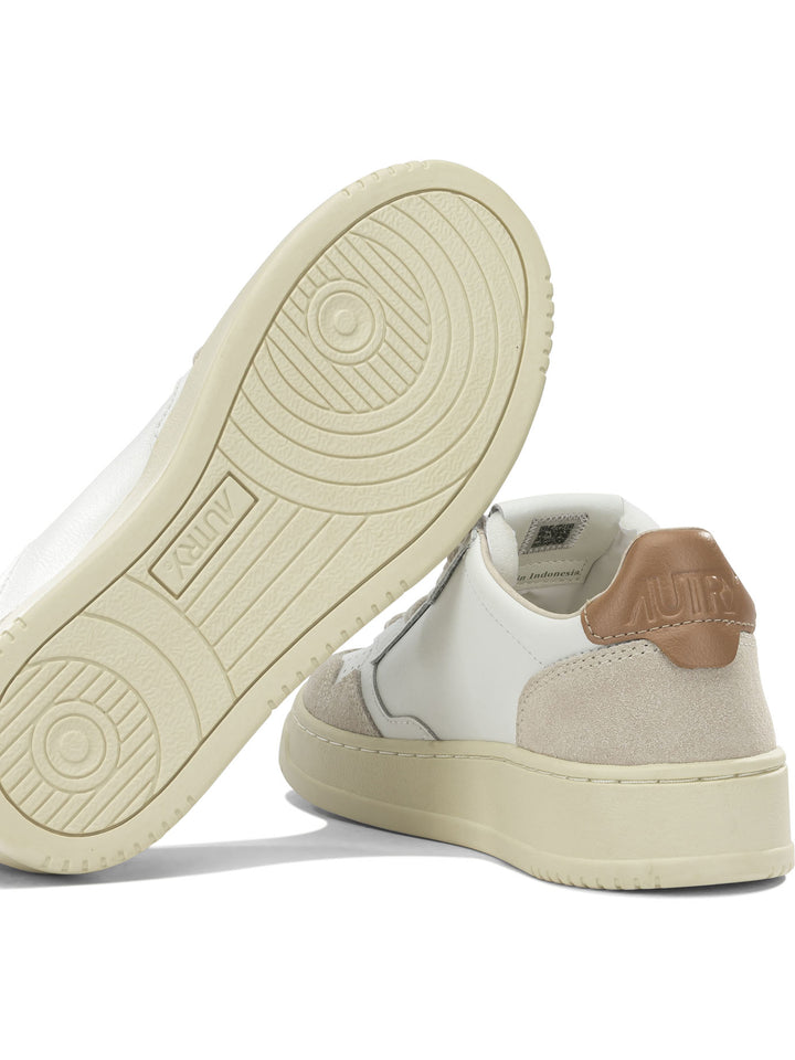 Autry Medalist Low Sneakers & Slip-On - White | 703e98833c78e1d9e8458f6663f7b6e23fe2c1e0