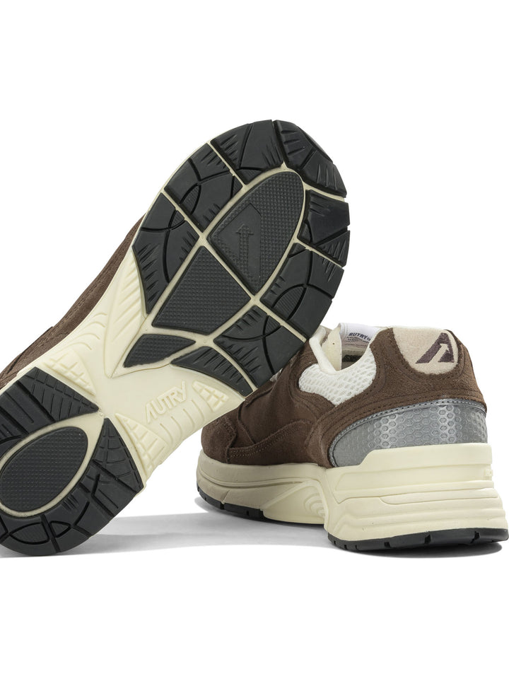 Autry Hyperway Sneakers & Slip-On - Brown | e8bbe026e483af7dd0ed6e11a2b5c5267fc4881d