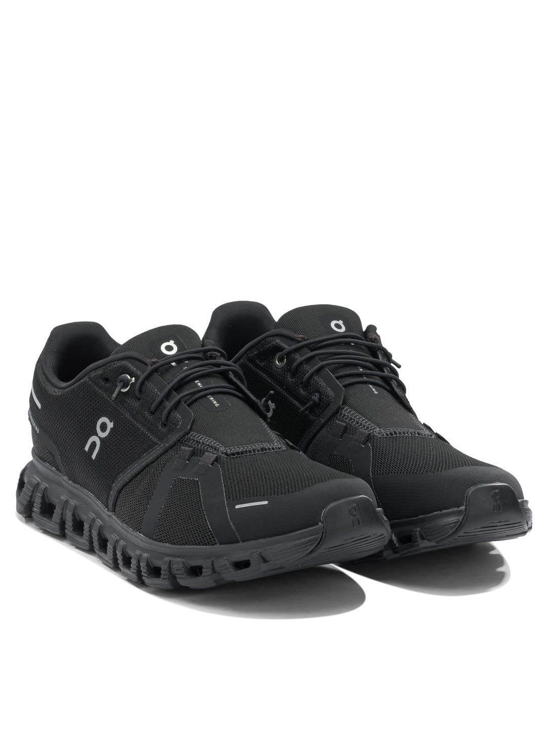 On Running Cloud 6 Sneakers & Slip-On - Black | f43761ae20e0cda2383b3c8fe1af5f75bc3fb998