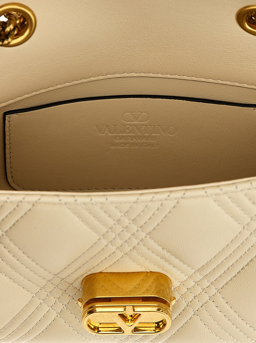 Valentino Garavani Quiltie 67 Shoulder Bags - White | 2f73e9bc6cb3e62c1953fcde837b243c49e9cf02